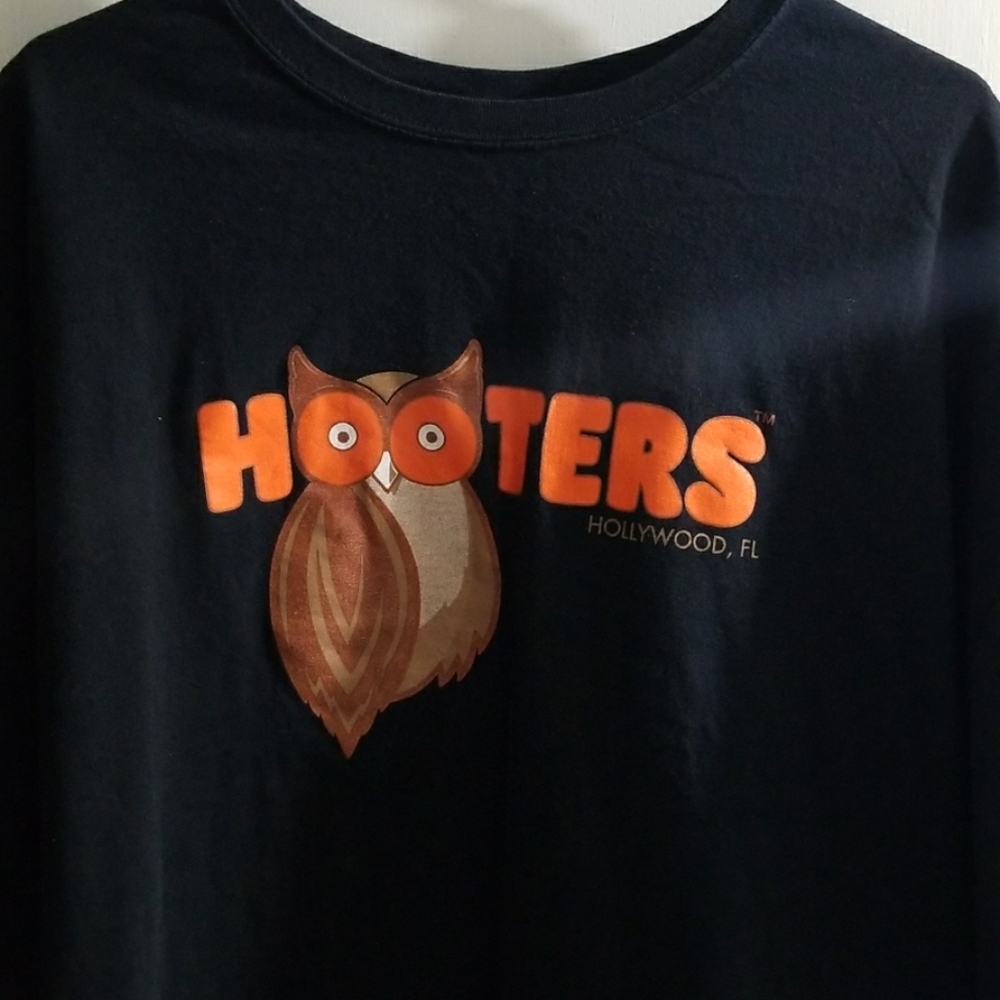 Hooters Hollywood , FL . tshirt mens 3 xl